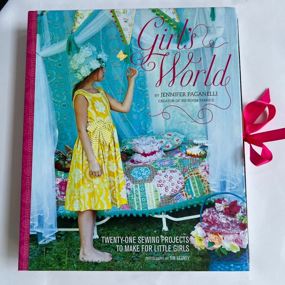 GIRL'S WORLD Twenty Pretty Sewing Projects for Little Girls by J Paganelli Book - Picture 1 of 12